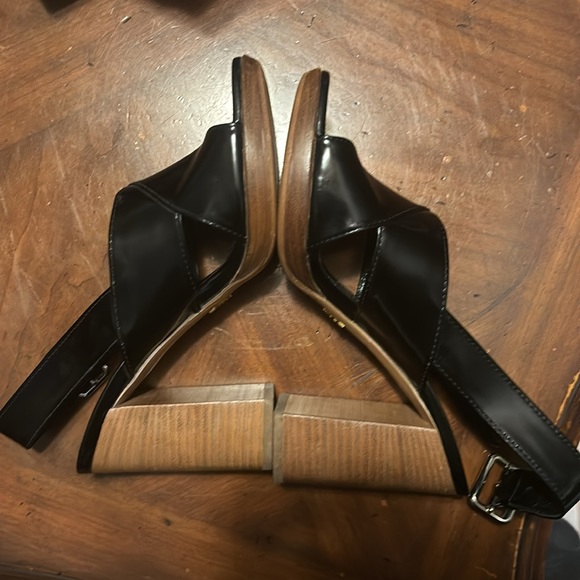 I’m selling these Prada heels for cheap. Perfect for any event! - Picture 3 of 5